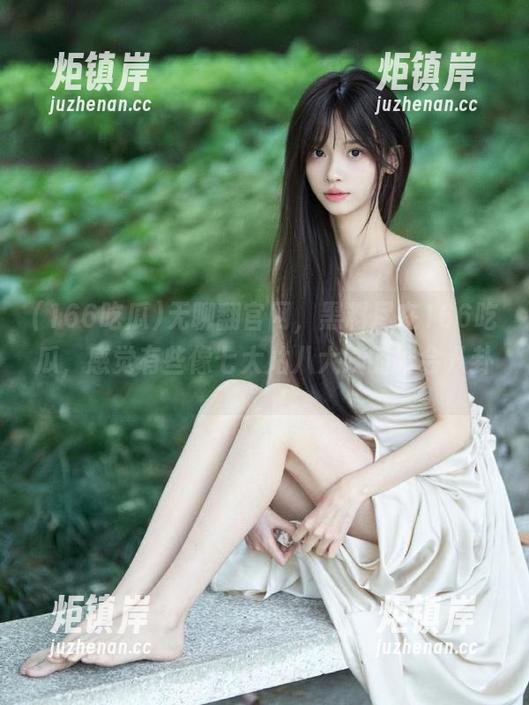 166吃瓜 无聊翻官网,黑料尽在166吃瓜,感觉有些像七大姑八大姨的聚会八卦。
