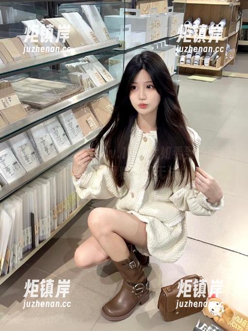 17 观看“www.17”犹如看到华丽的车祸,想要移开却无法。