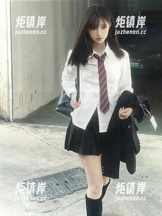 17c吃瓜 17c吃瓜导航:带你进入八卦的迷雾之中,记得带上你的好奇心哦!