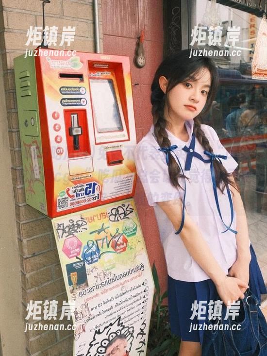 629吃瓜网 免费不代表真实,去“629吃瓜网cgw”吃瓜,总会让我觉得自己在享受宫斗大戏的变幻。