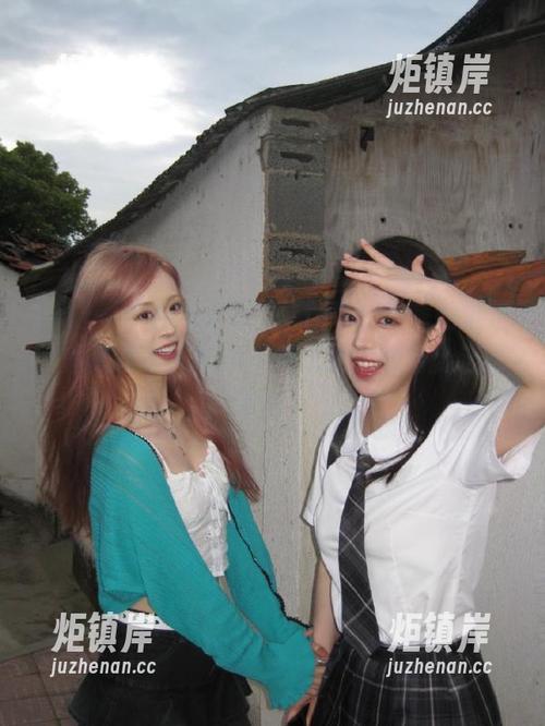 一不小心点到了“hl02.co”的地址，瞬间被引入另外一片天地，恍若走进迷雾中～