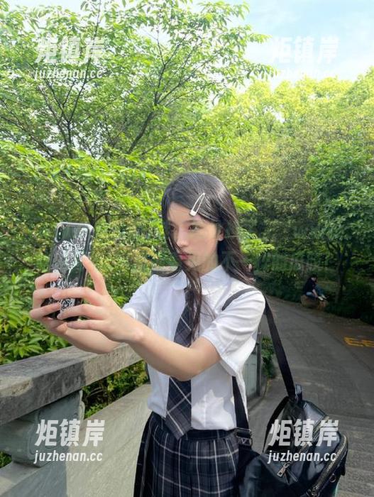 哇，地址换了，‘www.吃瓜网.cc’里能看见的不一样的瓜哎！