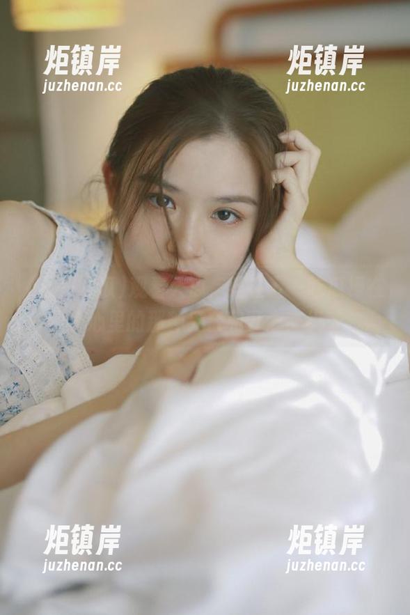 观看大瓜，正在五一吃瓜捧在手心里的那种无奈和开心交织着