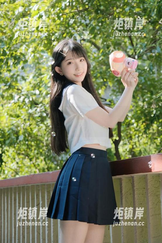 吃瓜网 寻找17c吃瓜网的新地址?黑料就在那儿,免费蹭吃!