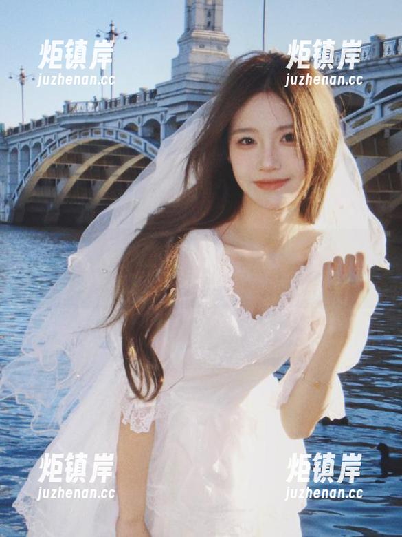 吃瓜网 进入吃瓜网app就像打怪,在线进行中,血量都快见底了,救命啊!