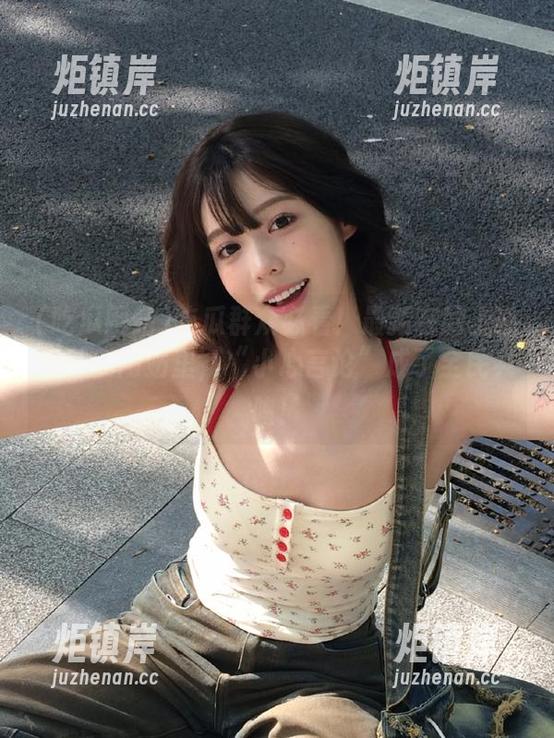 吃瓜网站 吃瓜群众必看!最新在网上热门吃瓜网站里,“小心言论”成了全民共鸣!