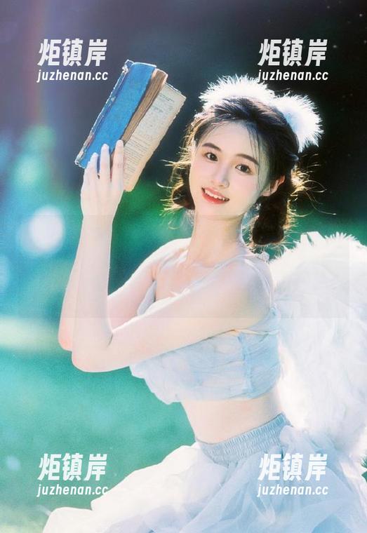 坐在沙发上，慢慢翻看“我要吃瓜网”首页，感觉每个字都在撩拨我的好奇心。