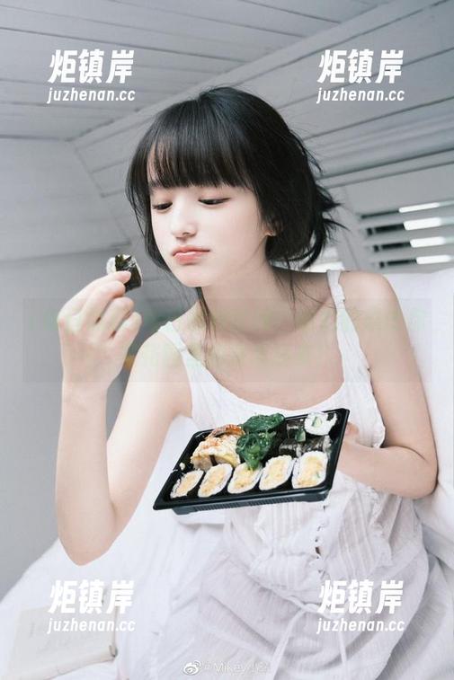每日黑料 每日黑料官网:咱们的瓜比你家花园里的杂草还多!