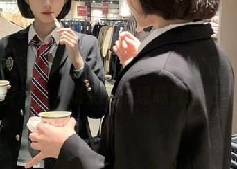 黑料不打烊so，资源入口端茶送水，难免有点暧昧气息吧？