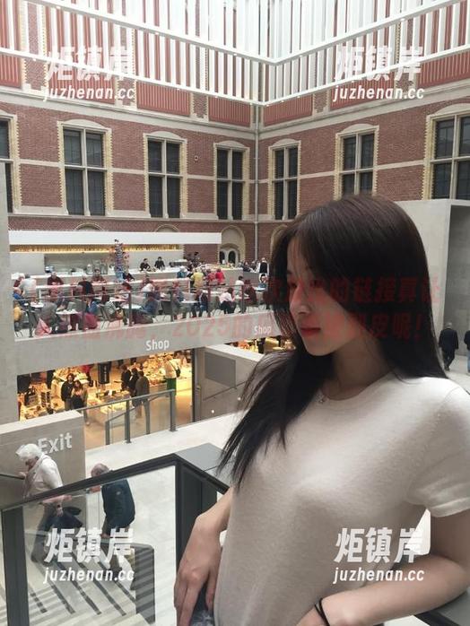 黑料网站这次放出的链接真让人热血沸腾，2025的瓜等着被剥皮呢！